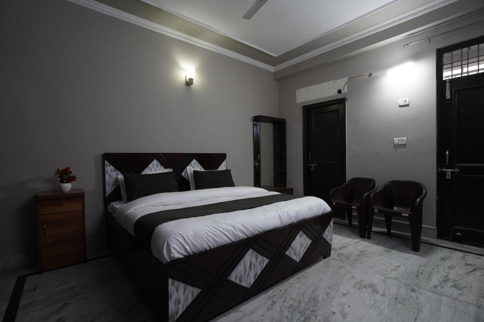 Play-Sunflower Omega-1 Couple Friendly Greater Noida Exterior foto